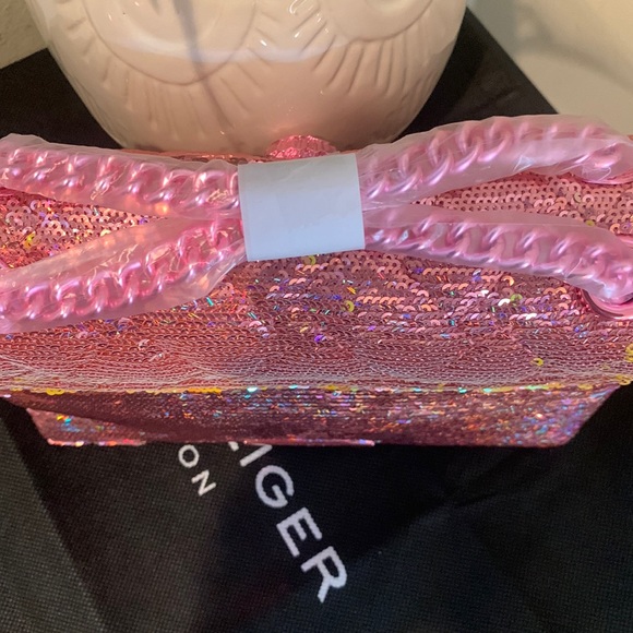 Kurt Geiger London Mini Kensington Sequins Crossbody Bag
KURT GEIGER L… - Picture 11 of 16